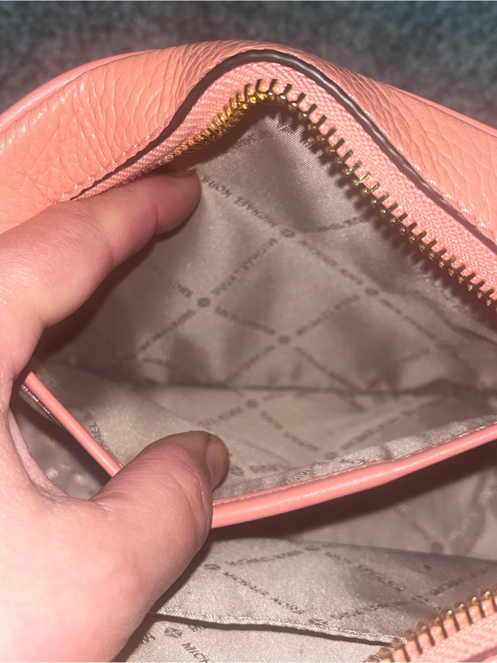 Michael Kors Embossed Jet Set Crossbody - Picture 5 of 8
